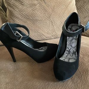 Black size 10 lightly used